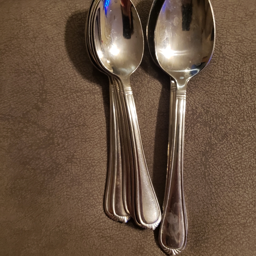 9 Pk Elegant Silver Scallop End Dining Set - Picture 3 of 4